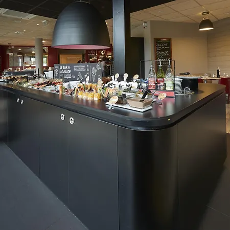 Hotel Campanile Centre - Saint Jacques 3*