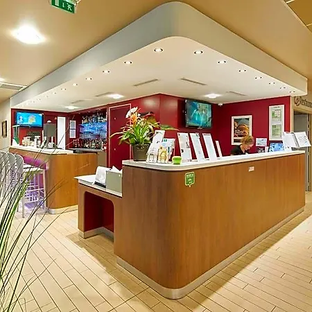 מלון Campanile Centre 3*