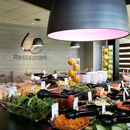 Hotel Campanile Centre - Saint Jacques 3*