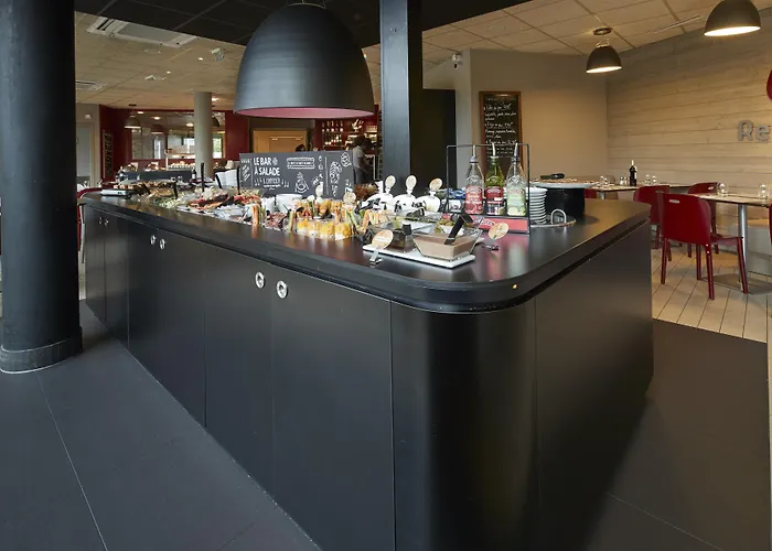 Hotel Campanile Centre - Saint Jacques 3*