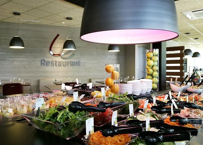 Hotel Campanile Centre - Saint Jacques 3*