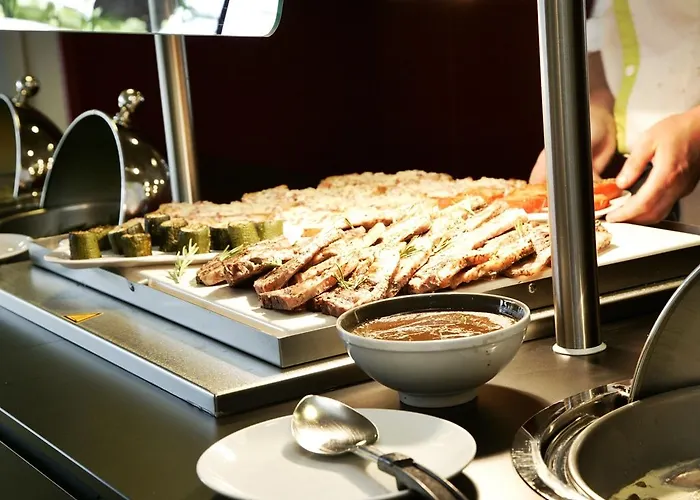 Hotel Campanile Centre - Saint Jacques 3*